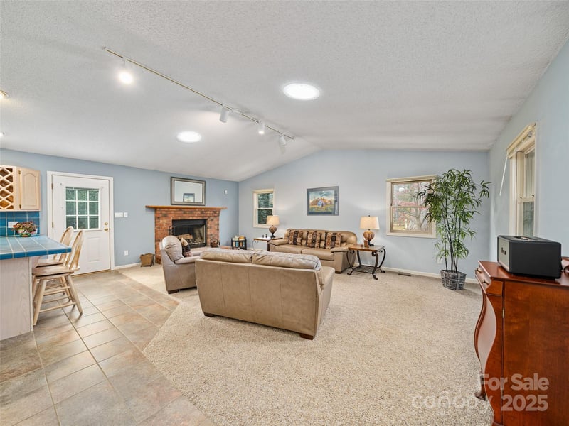 105 Goldfinch Ln, Asheville, NC 28803