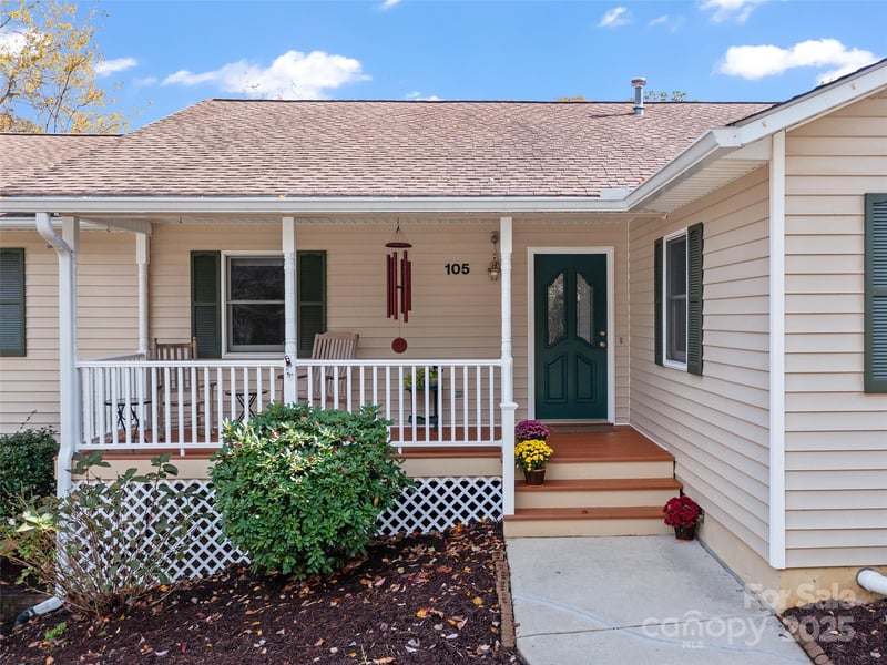 105 Goldfinch Ln, Asheville, NC 28803