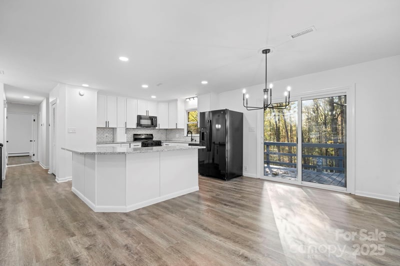 1185 10th Street Place Cir, Hickory, NC 28601