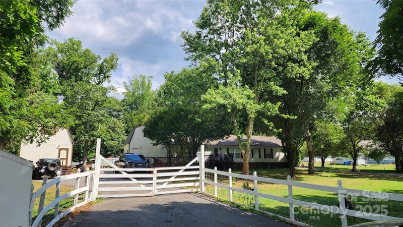1235 Sulphur Springs Rd, Waynesville, NC 28786