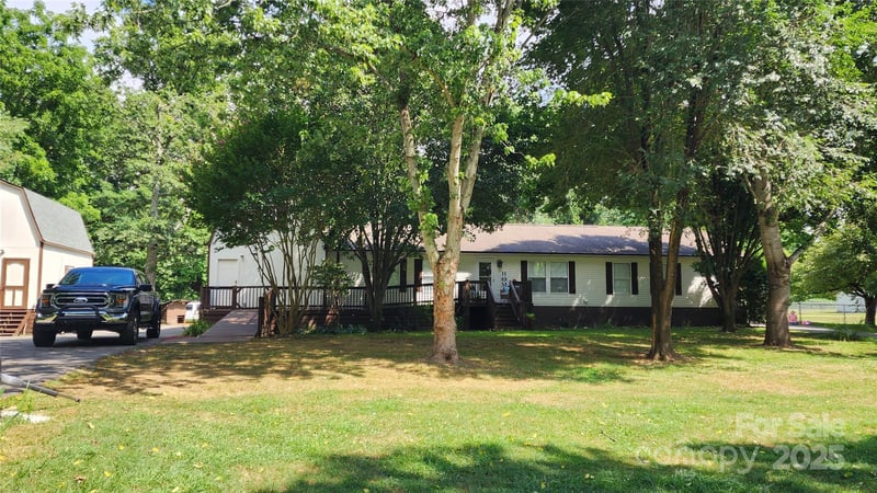 1235 Sulphur Springs Rd, Waynesville, NC 28786