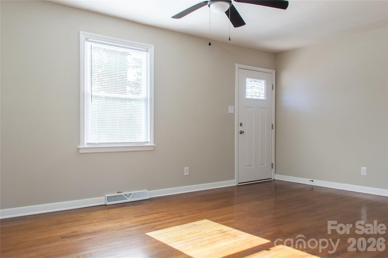 2854 Burbank Dr, Charlotte, NC 28216