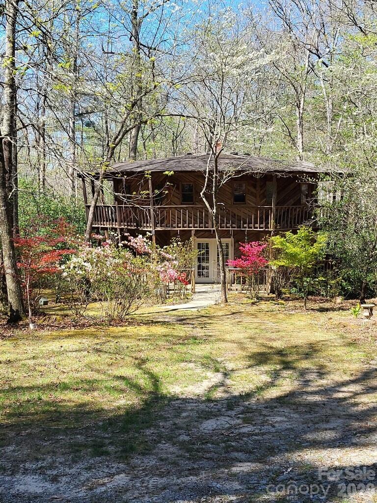 667 Pinewood Knoll Dr, Hendersonville, NC 28739