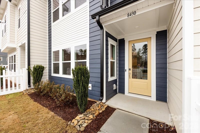 8430 Discovery Ln, Charlotte, NC 28216