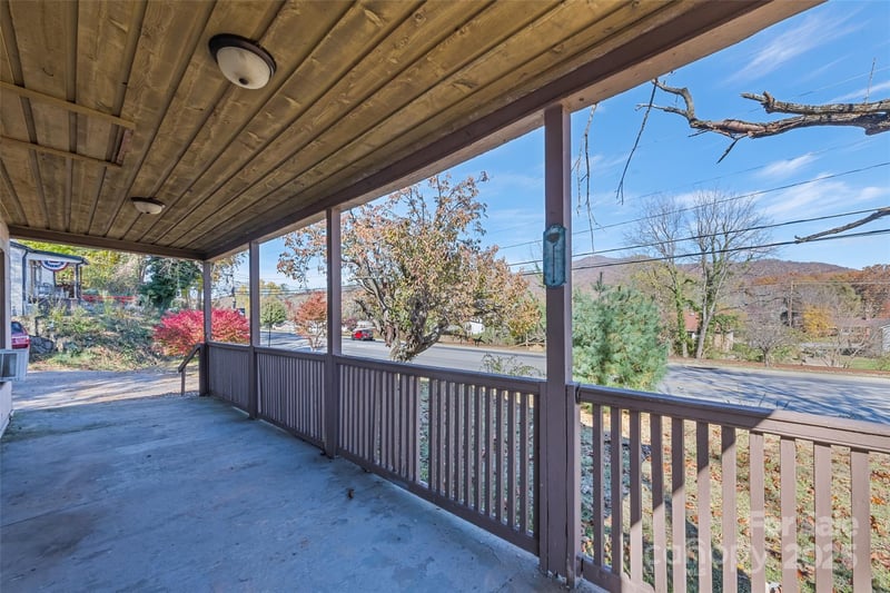 8063 Carolina Blvd, Clyde, NC 28721