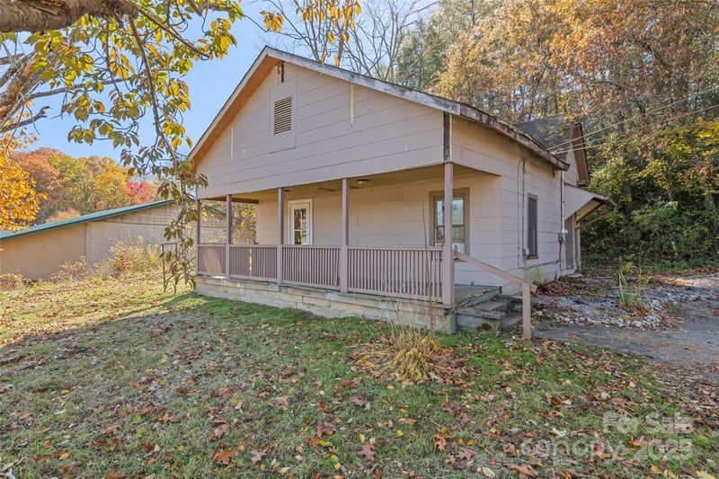 8063 Carolina Blvd, Clyde, NC 28721