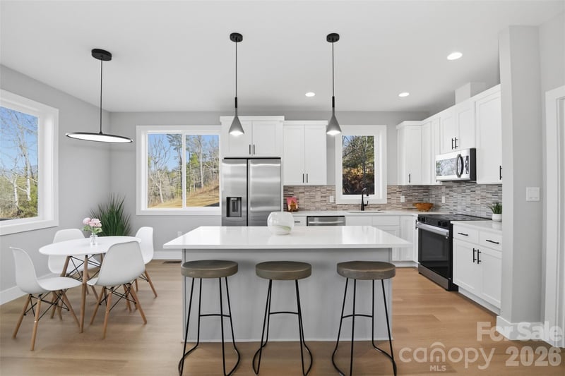 62 Upper Moffitt Rd, Asheville, NC 28805