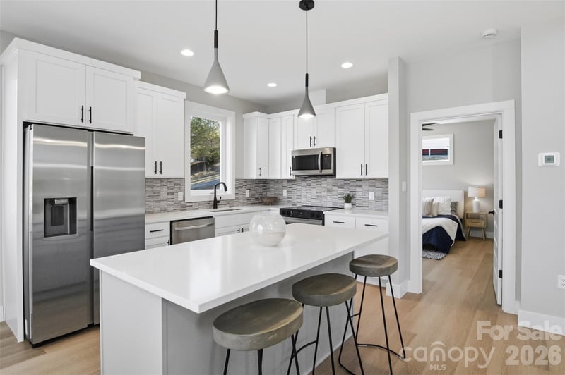 62 Upper Moffitt Rd, Asheville, NC 28805