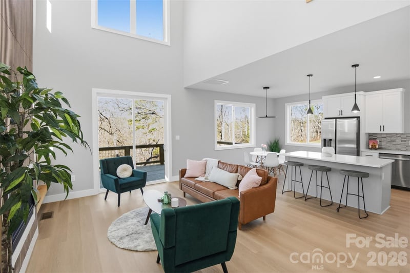 62 Upper Moffitt Rd, Asheville, NC 28805