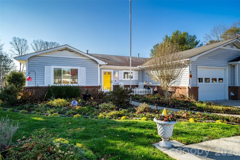 1 Wintry Dr, Hendersonville, NC 28792