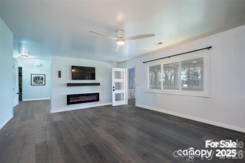 1 Wintry Dr, Hendersonville, NC 28792