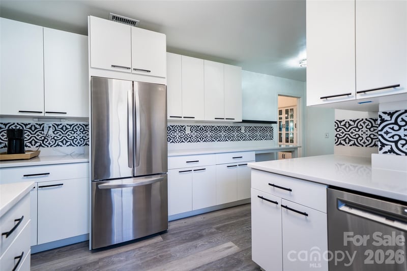 1 Wintry Dr, Hendersonville, NC 28792