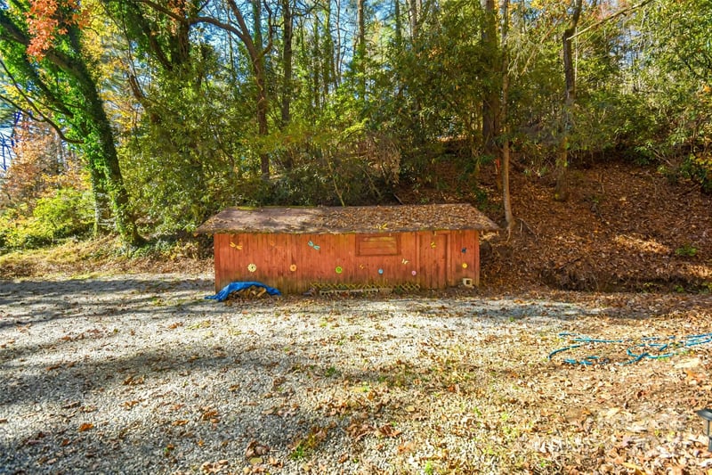 18748 Rosman Hw, Sapphire, NC 28774