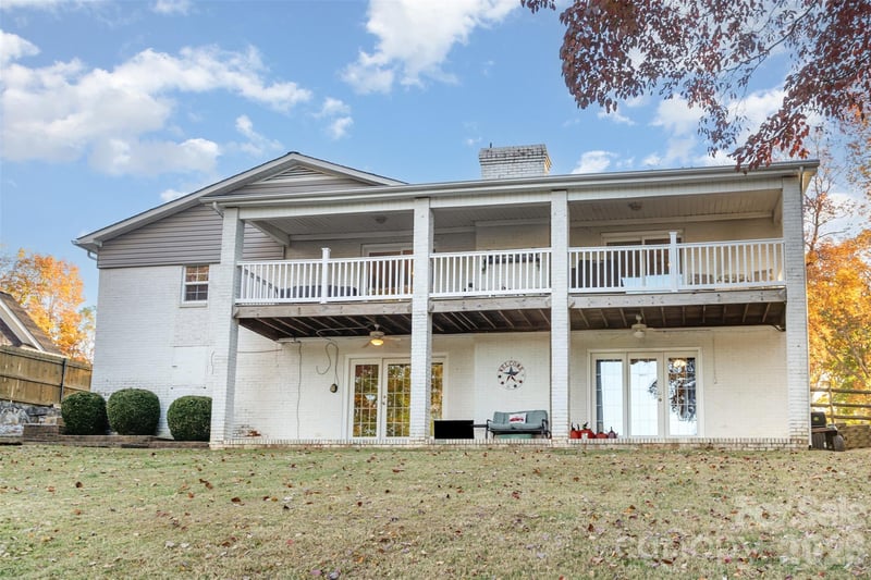 7088 Wateredge Dr, Sherrills Ford, NC 28673