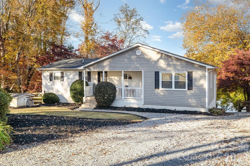 7088 Wateredge Dr, Sherrills Ford, NC 28673