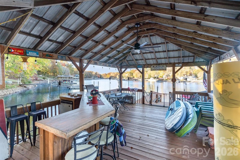 7088 Wateredge Dr, Sherrills Ford, NC 28673
