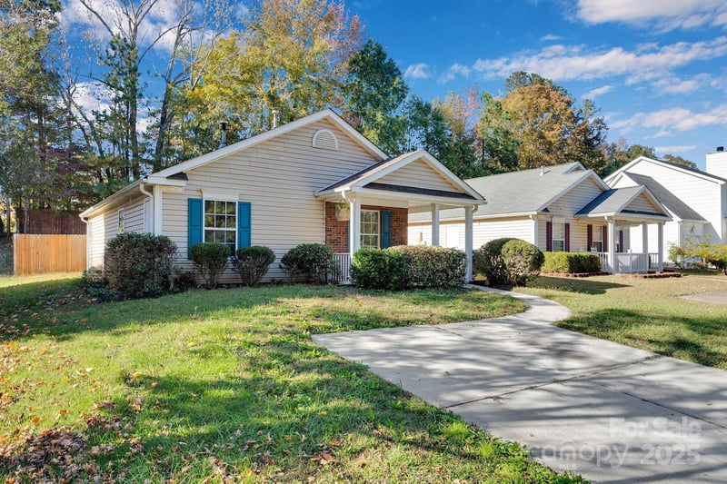 12049 Stewarts Crossing Dr, Charlotte, NC 28215