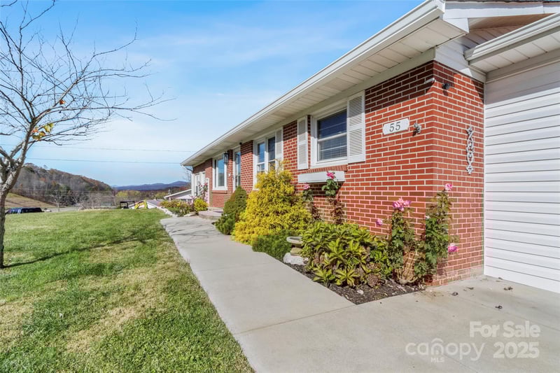 55 Cataberry Ln, Burnsville, NC 28714