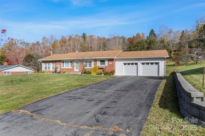 55 Cataberry Ln, Burnsville, NC 28714