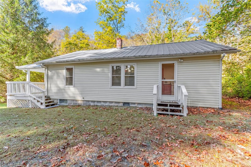 96 Thompson Rd, Spruce Pine, NC 28777