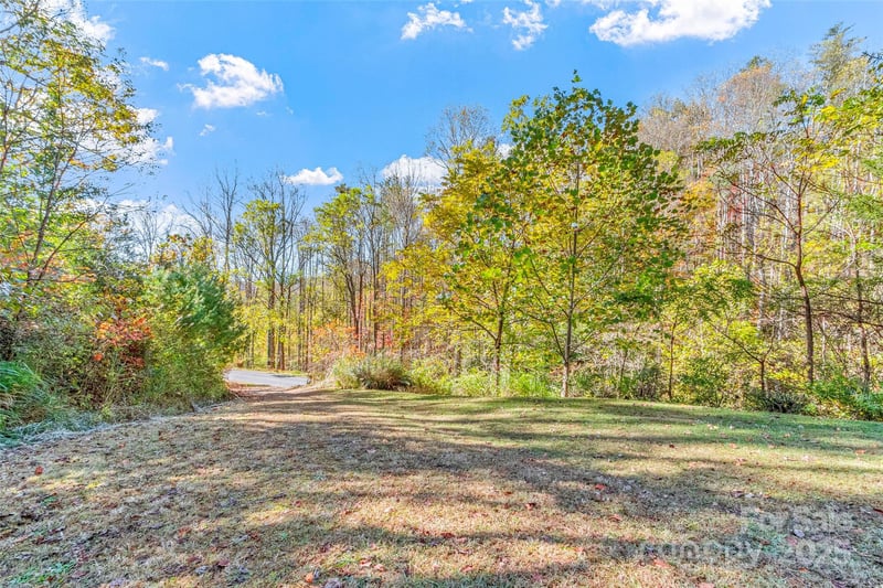96 Thompson Rd, Spruce Pine, NC 28777