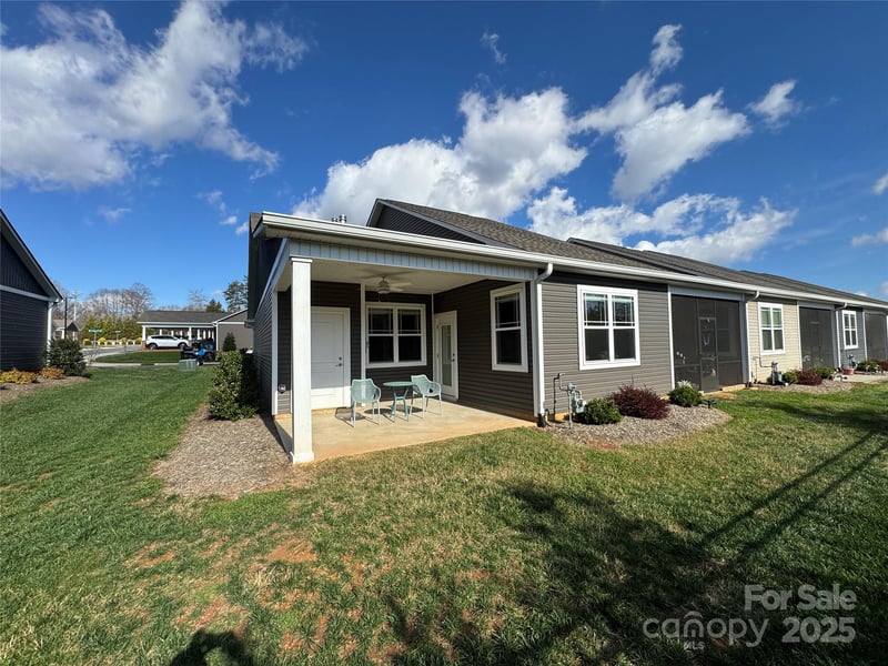 2822 15th Avenue Pl, Hickory, NC 28602