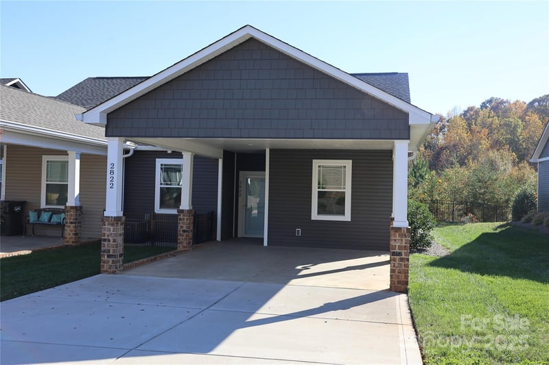 2822 15th Avenue Pl, Hickory, NC 28602