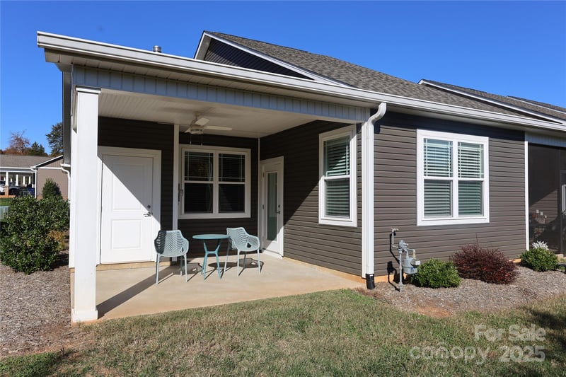 2822 15th Avenue Pl, Hickory, NC 28602