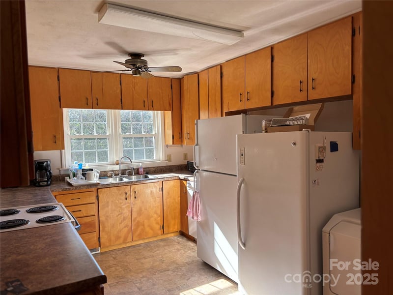1623 Kimberly Dr, Gastonia, NC 28052