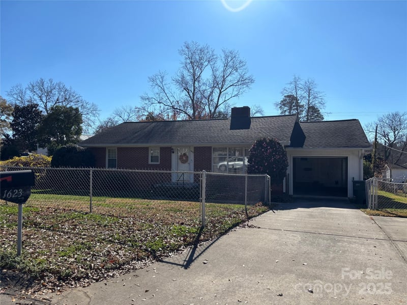 1623 Kimberly Dr, Gastonia, NC 28052