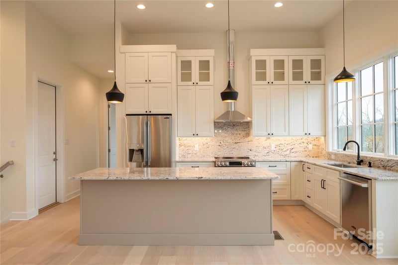 15 Evian Ct, Asheville, NC 28804