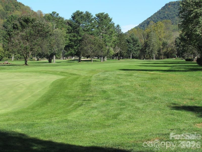 30 Brier Ln, Maggie Valley, NC 28751