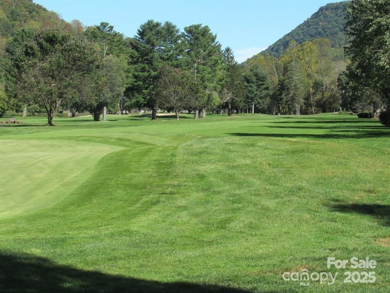 30 Brier Ln, Maggie Valley, NC 28751