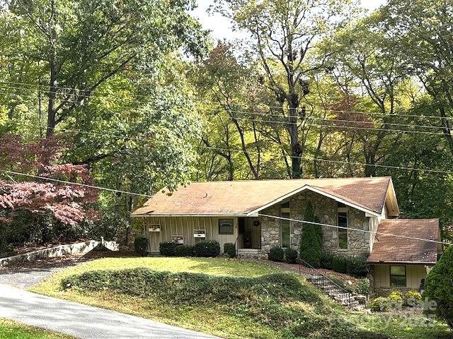 30 Brier Ln, Maggie Valley, NC 28751