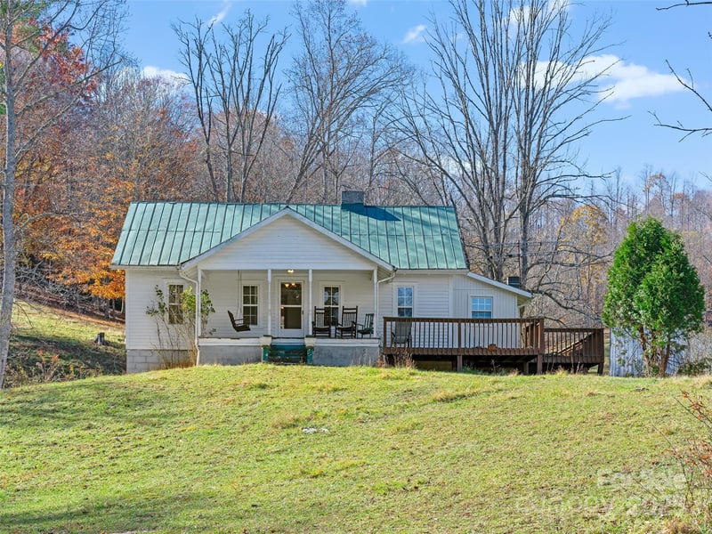321 Lyle Ln, Green Mountain, NC 28740