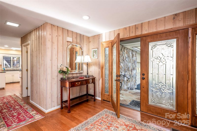 572 East Shore Dr, Lake Toxaway, NC 28747
