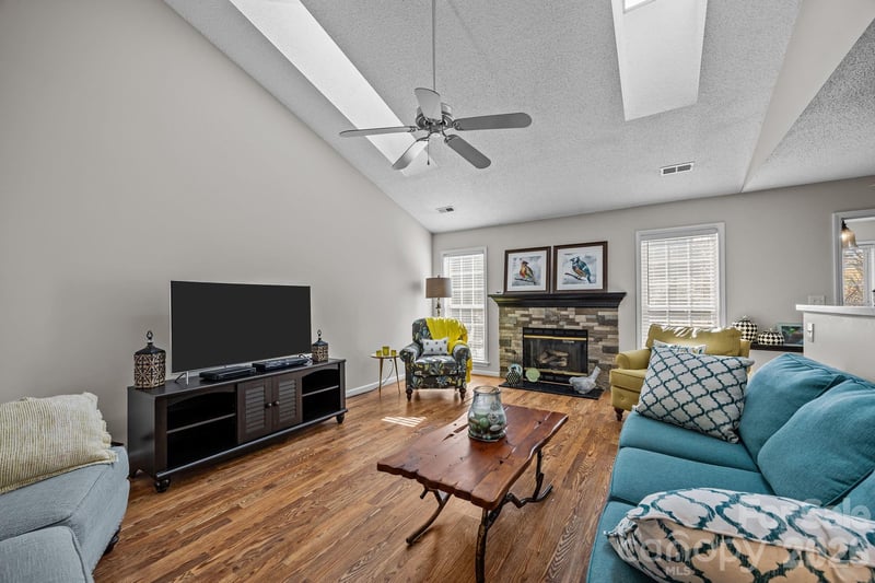 255 Stonehollow Rd, Fletcher, NC 28732