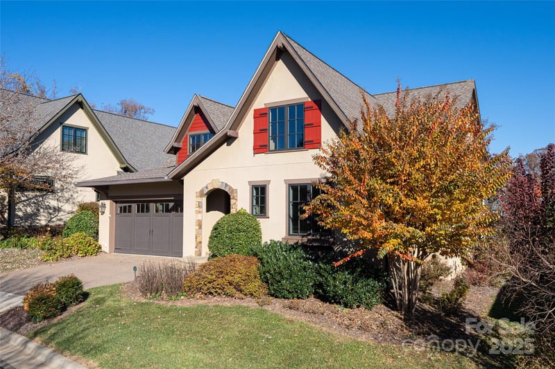 38 Chantilly Dr, Asheville, NC 28804