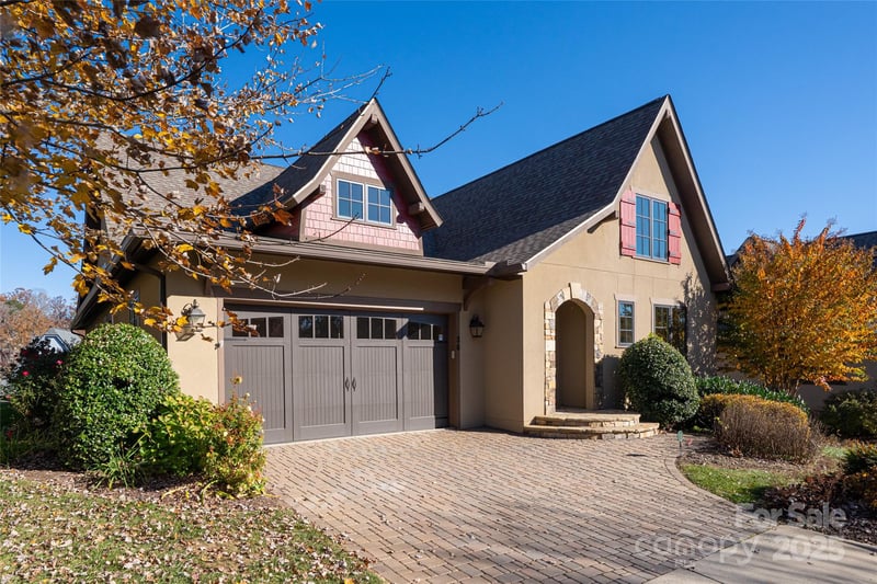 38 Chantilly Dr, Asheville, NC 28804