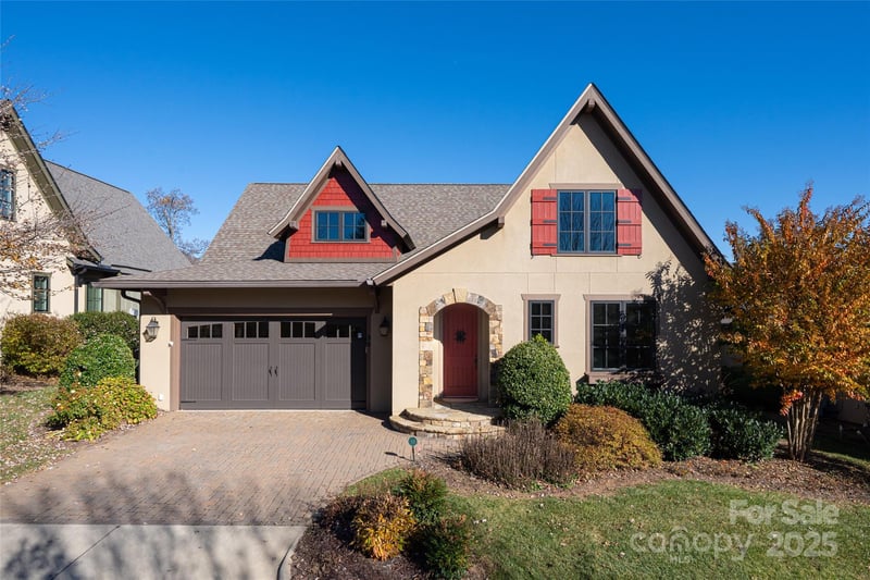 38 Chantilly Dr, Asheville, NC 28804