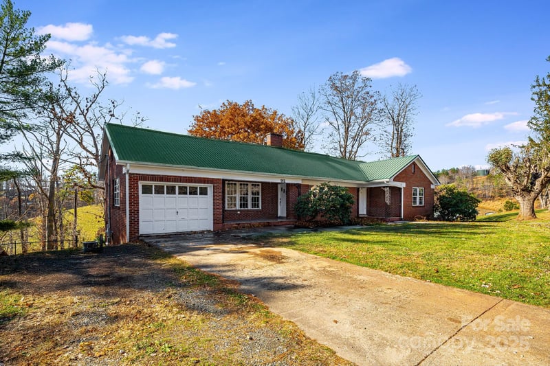 92 Parkway View Rd, Mars Hill, NC 28754