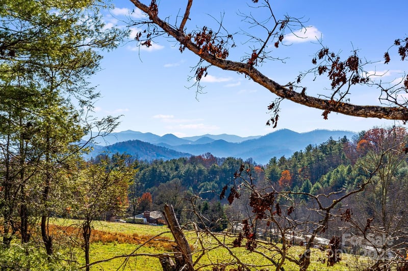 92 Parkway View Rd, Mars Hill, NC 28754