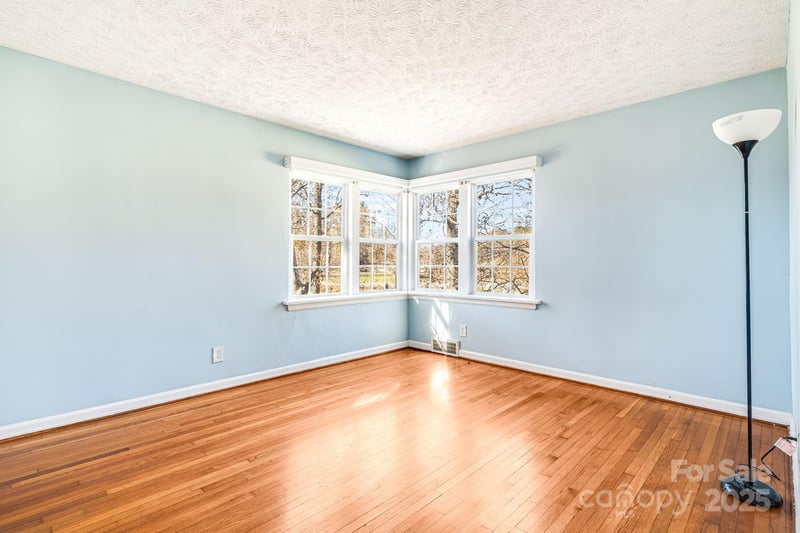92 Parkway View Rd, Mars Hill, NC 28754