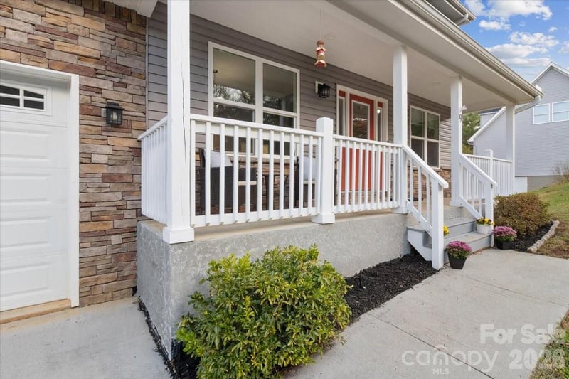 9 Old Amber Dr, Weaverville, NC 28787