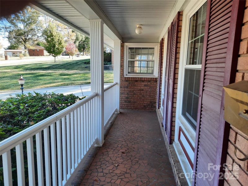 121 Greenview Dr, Kannapolis, NC 28081