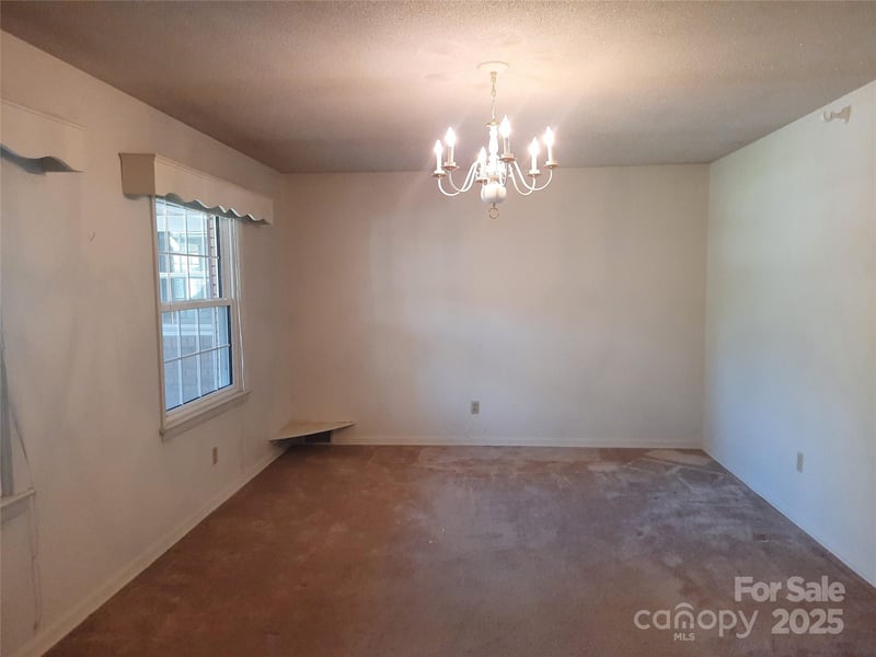 121 Greenview Dr, Kannapolis, NC 28081