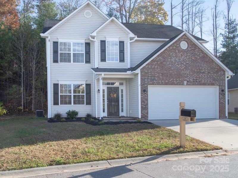 28 Stone River Dr, Asheville, NC 28804