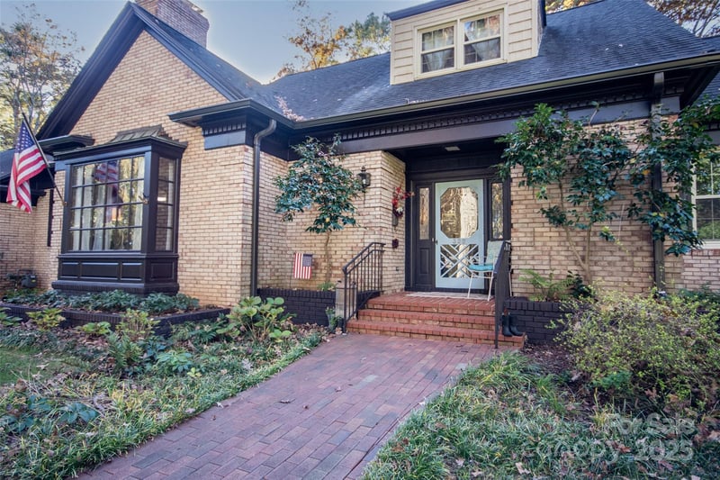 322 Valley Stream Rd, Statesville, NC 28677