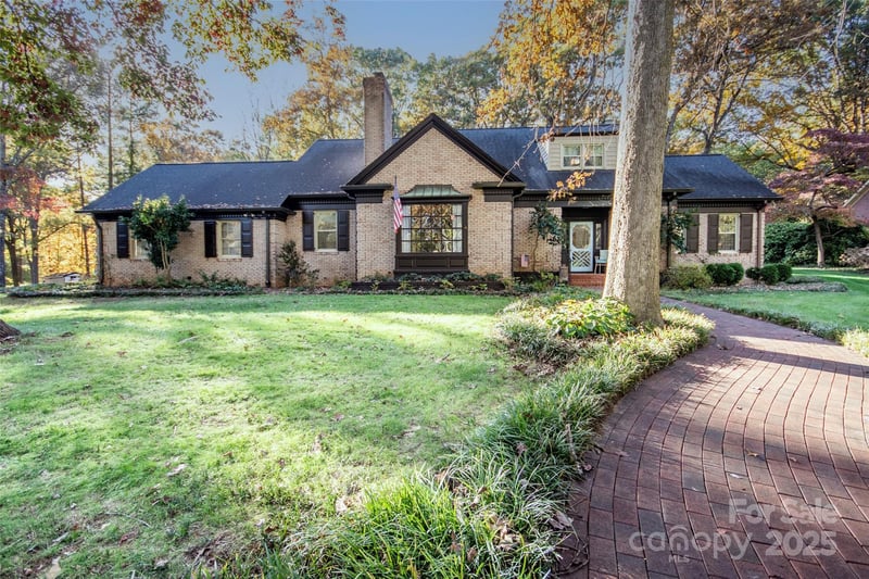 322 Valley Stream Rd, Statesville, NC 28677