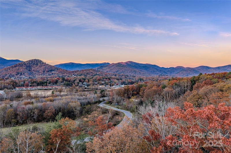 195 Access Rd, Black Mountain, NC 28711